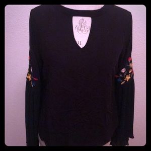 Black Boho Bell Embroidered flower 🌺 sleeves!